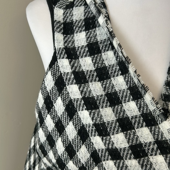 Black & White Houndstooth Sweater Vest – One Size – NWT - Picture 3 of 5